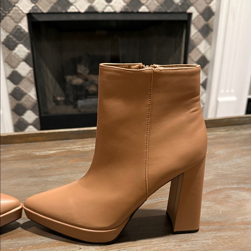 Journee Collection Marnnie Platform Ankle Bootie Tan Size 9.5 Block Heel NWOB - Picture 4 of 12